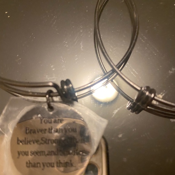 Lots of gifts for family members - Picture 5 of 9